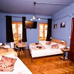 Deznik بيت شباب ليوبليانا