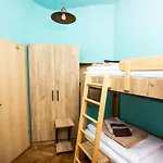 Deznik بيت شباب ليوبليانا